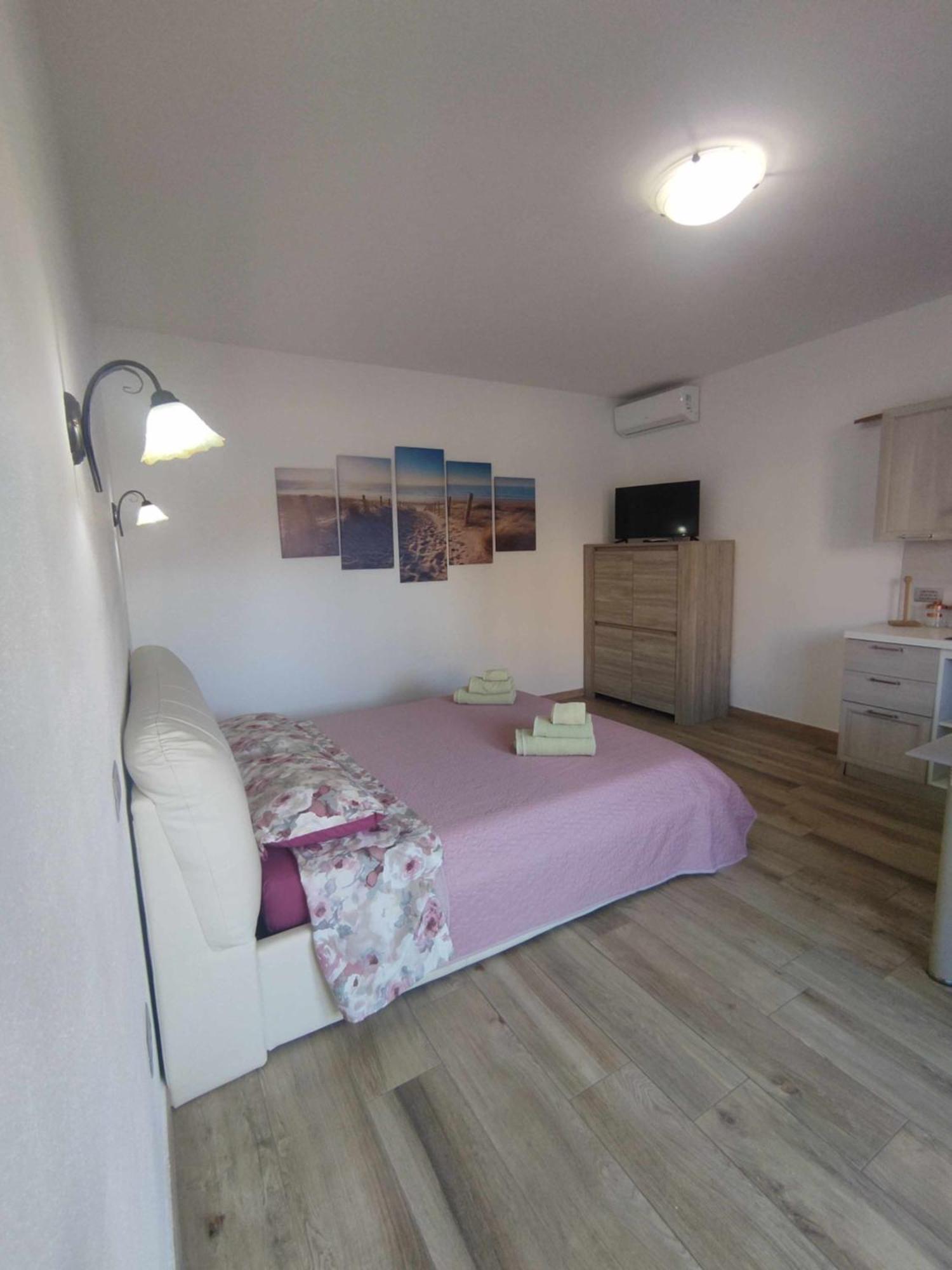 Villa Bianca Bb E Apartments Àrbatax Exteriör bild